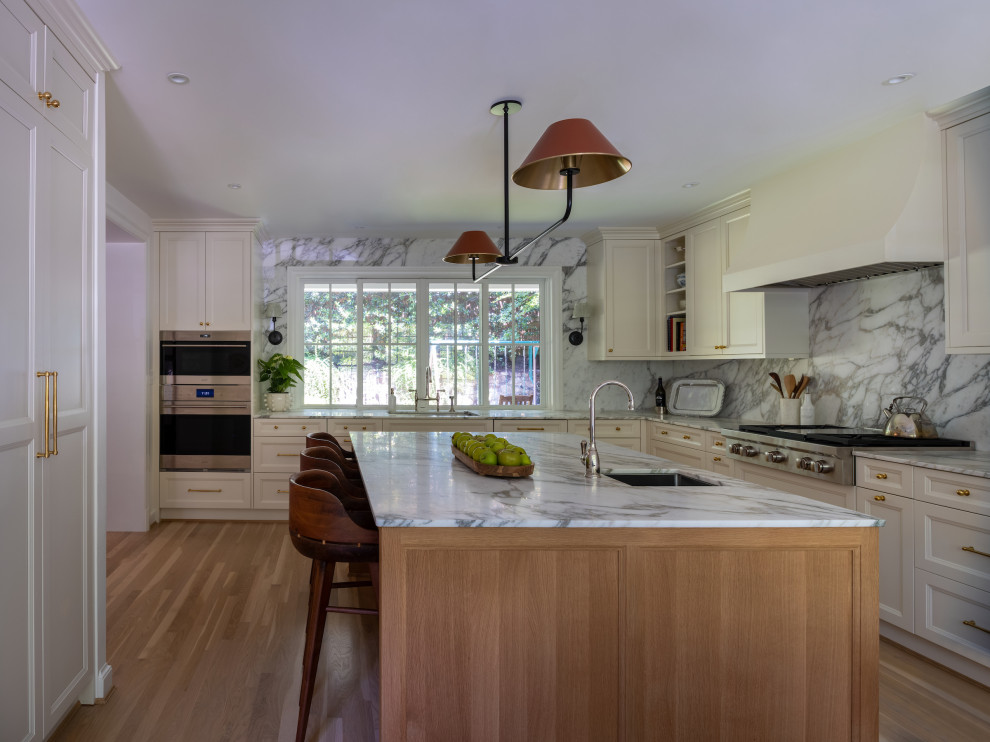 Example of a transitional kitchen design in DC Metro
