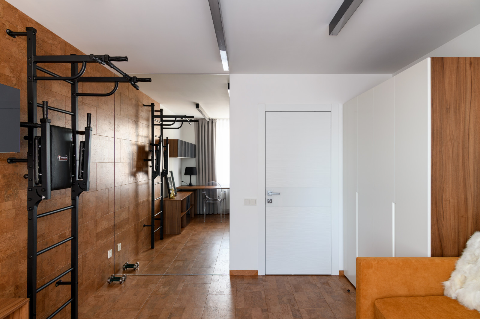 Стильная черно-белая квартира в Новосибирске