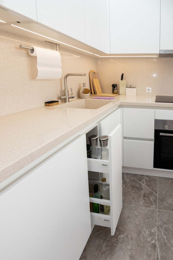 Современная кухня в минималистичном стиле