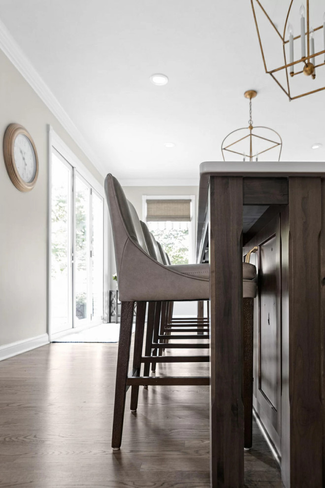 Transitional home design photo in Seattle