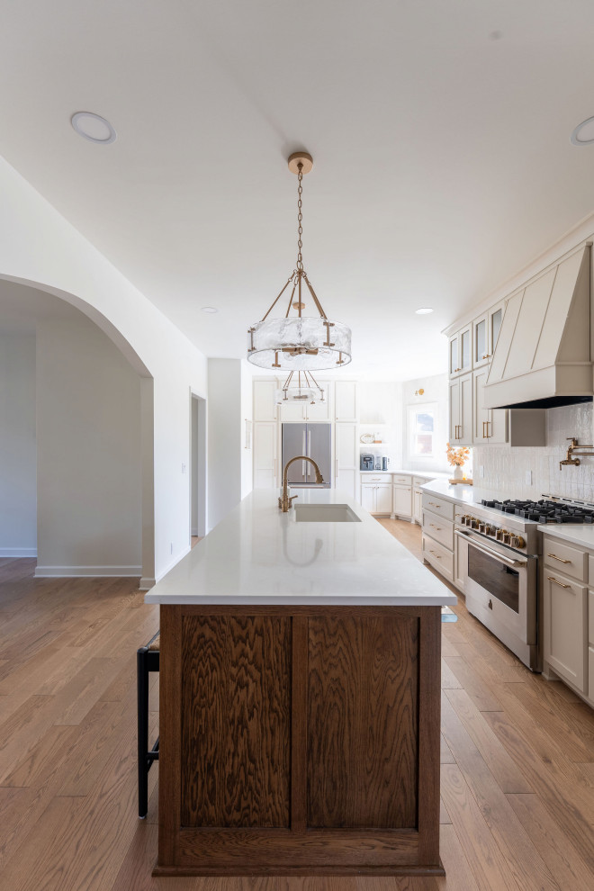 Contemporary Indian Lake Kitchen