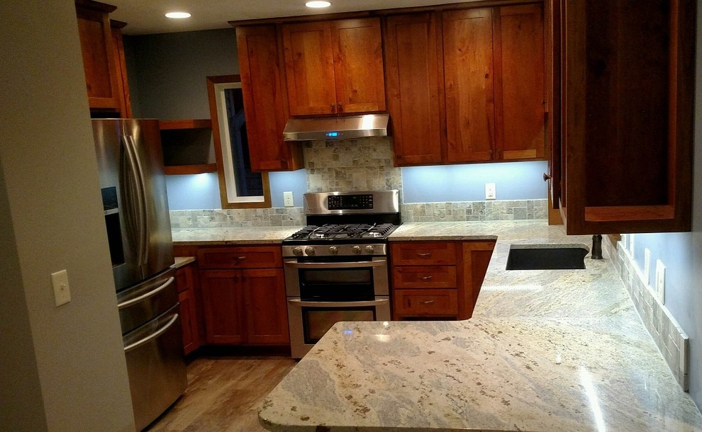 Photo of a mid-sized country kitchen in Omaha.