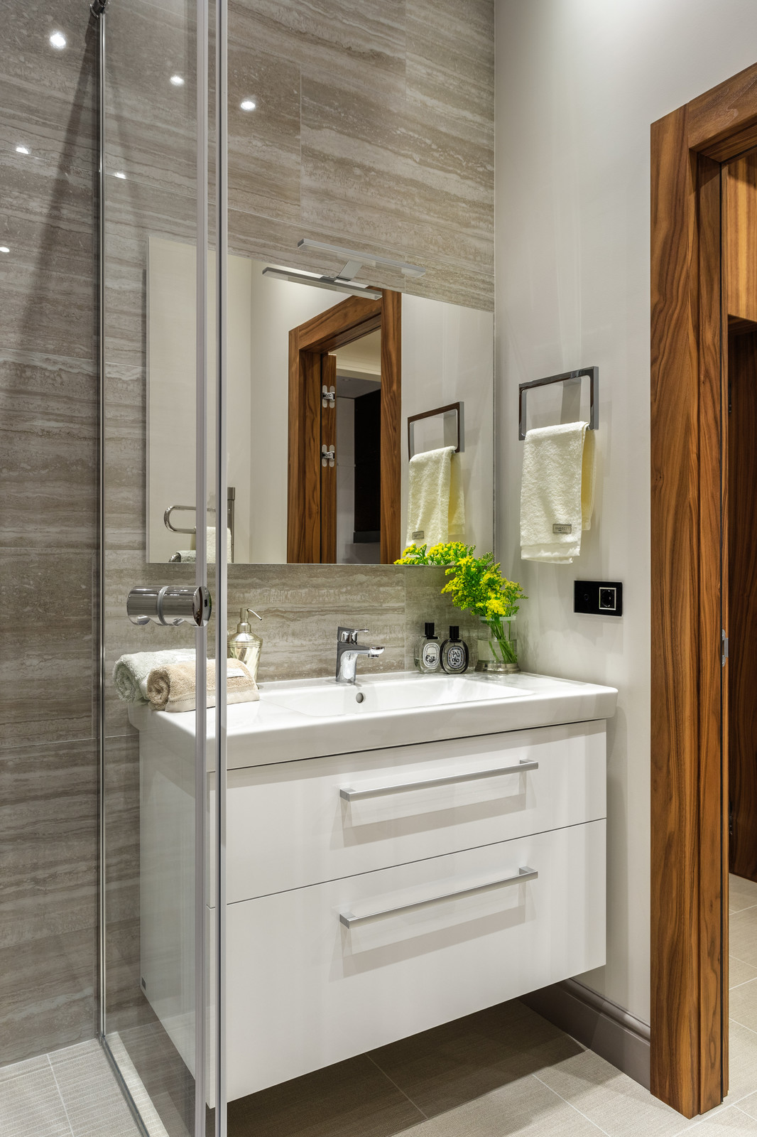 Art Residence Brimmer design