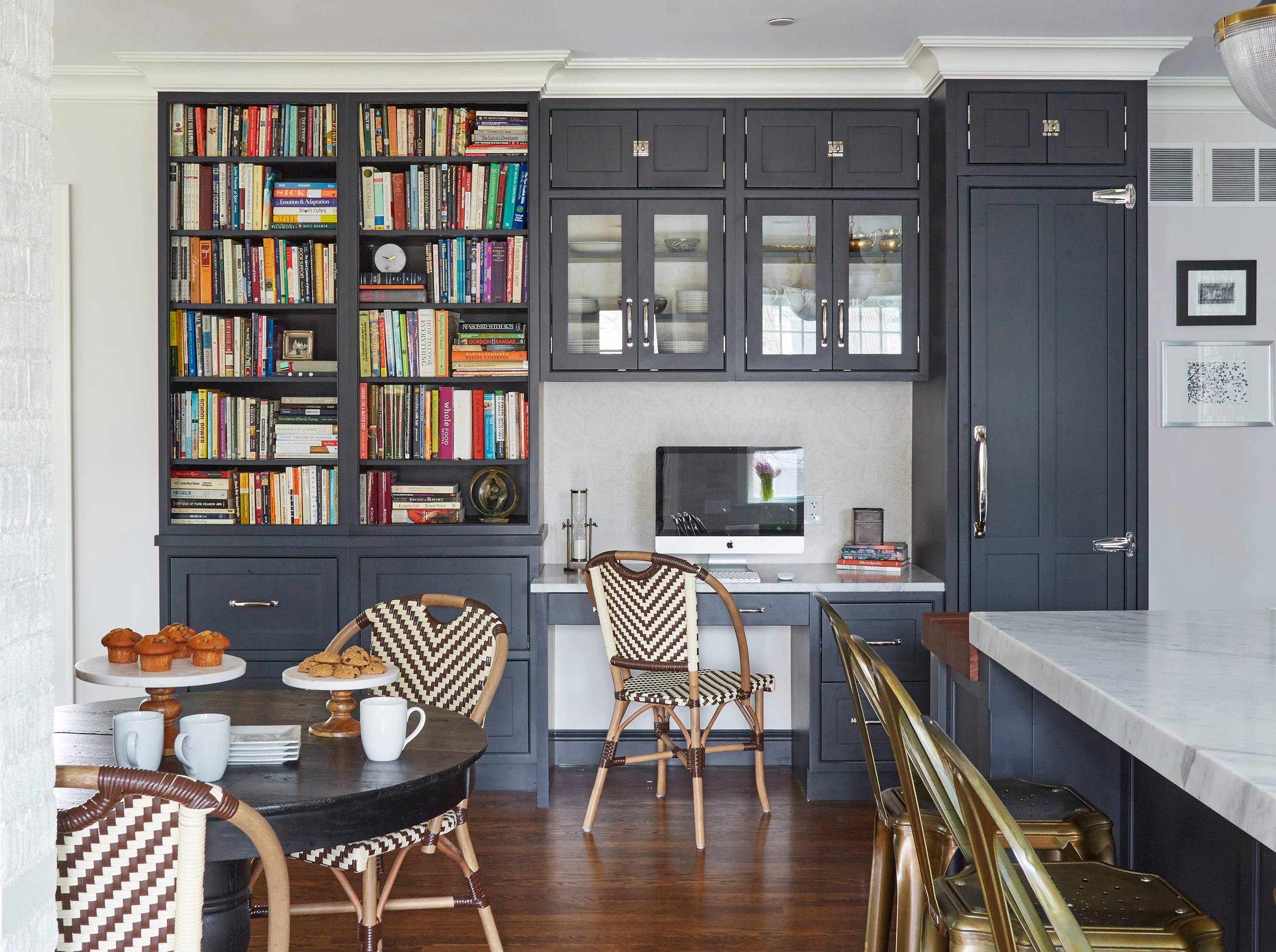 Why Every Kitchen Should Have a Shelf or Two of Books Houzz UK