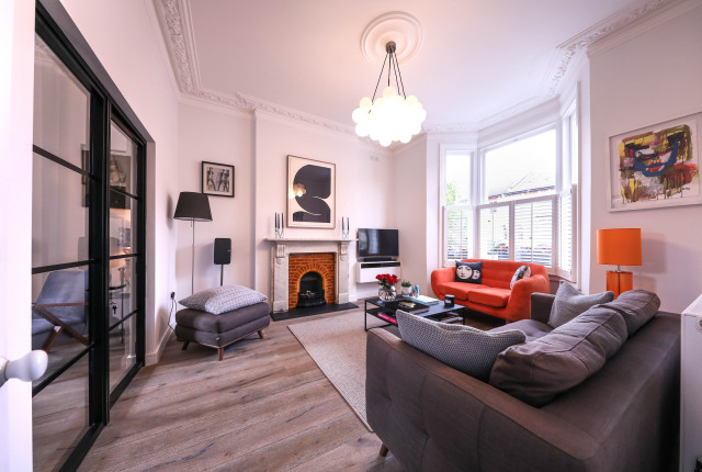 A beautiful crittall-style extension trendy-dagligstue