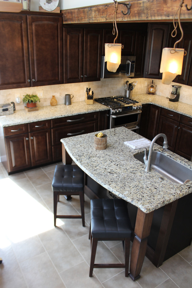 Kitchen - rustic kitchen idea in Richmond
