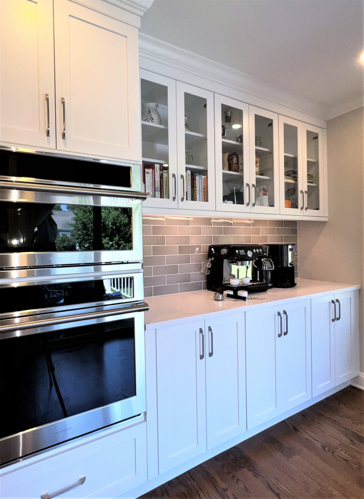 Transitional kitchen photo with an undermount sink, shaker cabinets, white cabinets and stainless steel appliances