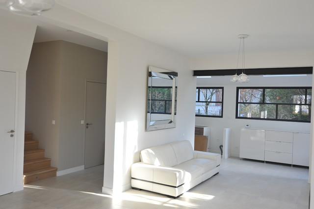 Maison HAY LES ROSES modern-wohnzimmer
