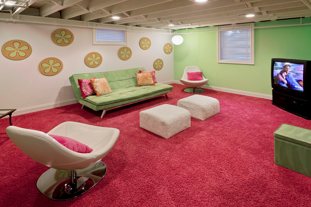Design ideas for a midcentury look-out basement in Chicago with green walls, no fireplace, carpet and pink floor.