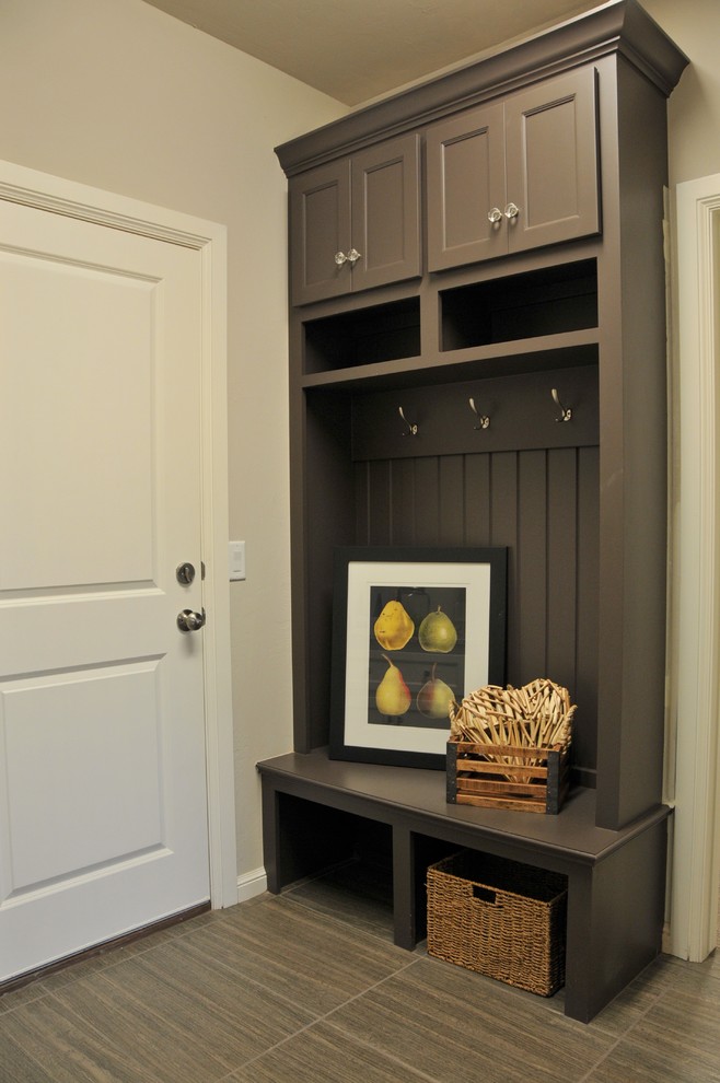 Design ideas for an arts and crafts storage and wardrobe in Oklahoma City.