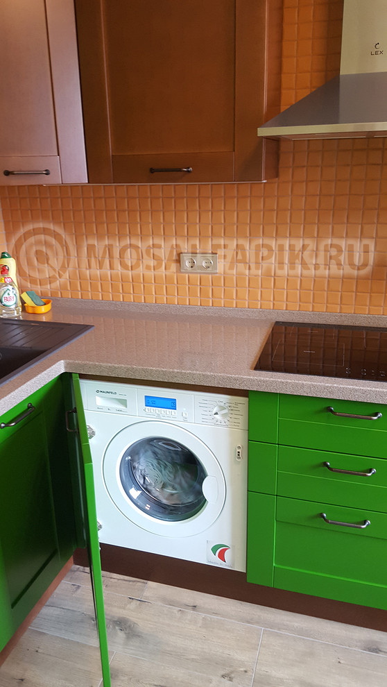 Яркая кухня "Кальвадос"  с динамичным сочетанием цветов