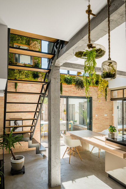 Un mur végétal intérieur pour dynamiser une salle de réunion