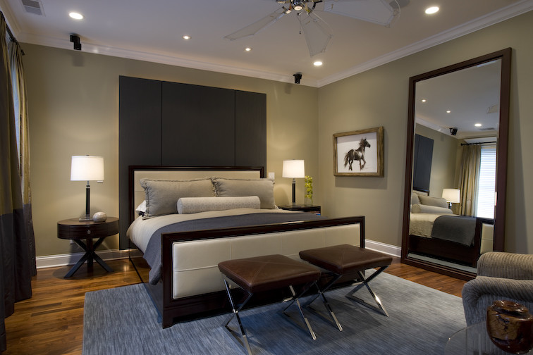 This is an example of a contemporary bedroom in Chicago.