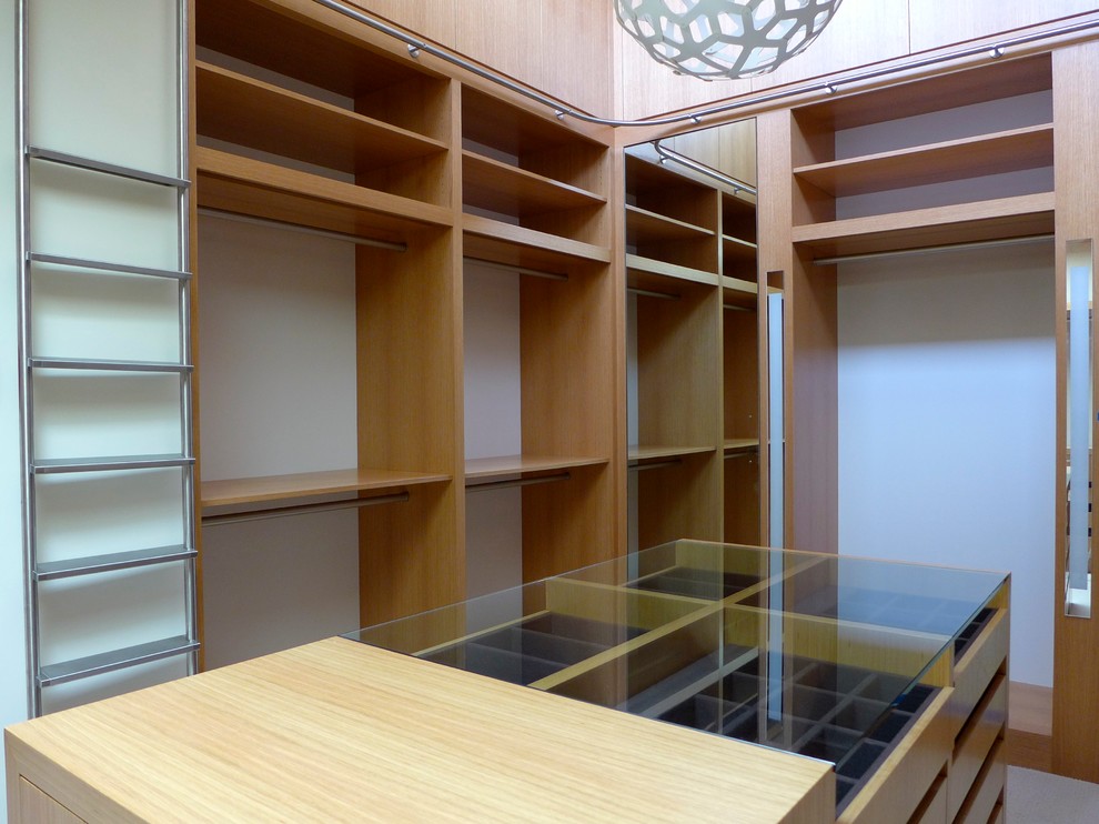 Example of a trendy closet design in San Francisco