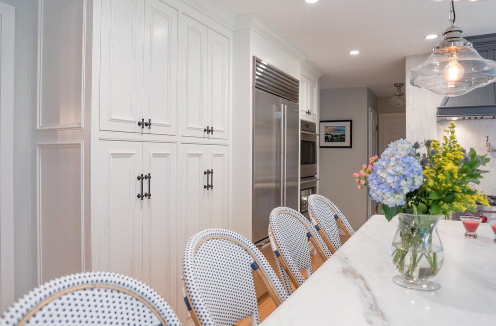 Kitchen - transitional kitchen idea in Boston