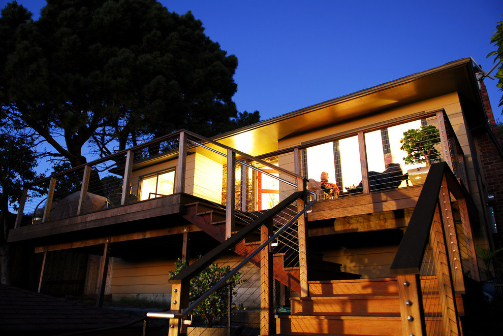 Inspiration for a mid-sized midcentury deck in San Francisco with no cover.