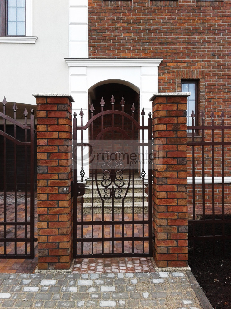 Ограждение в доме у моря