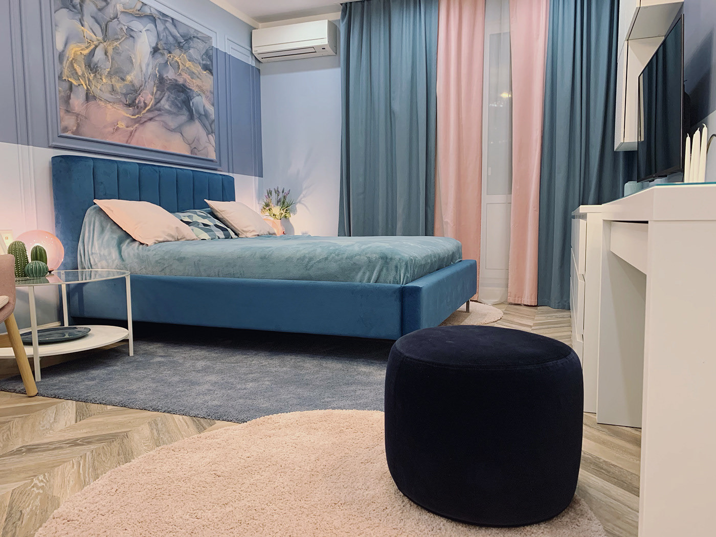 Нежная спальня для молодой пары