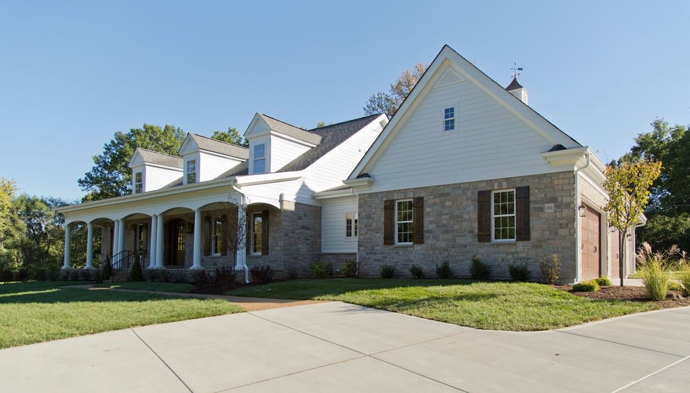 Inspiration for a transitional home design remodel in St Louis