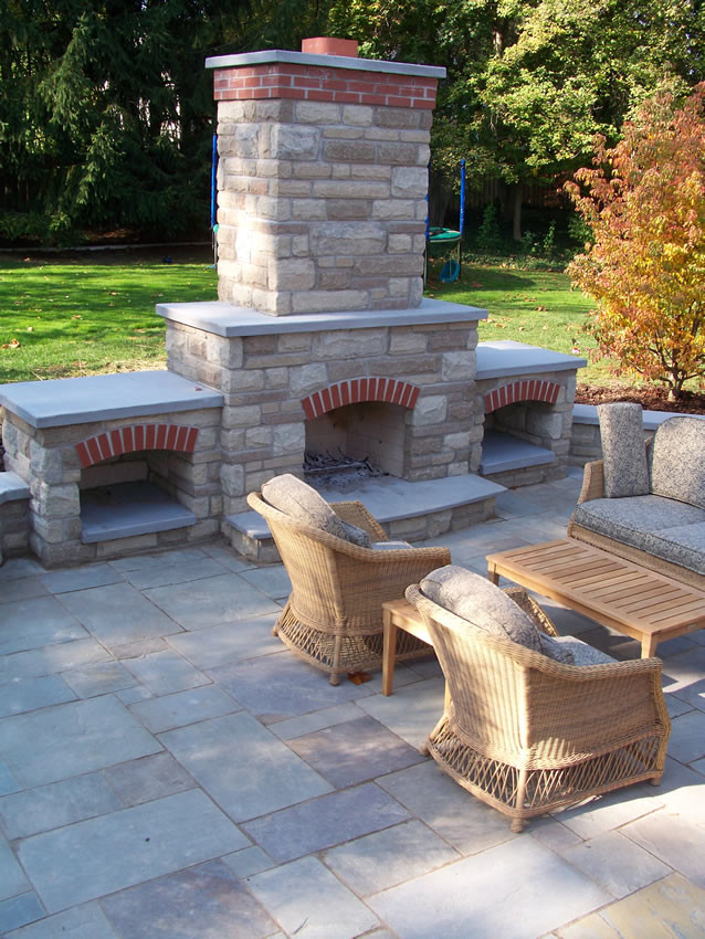 Inspiration for a traditional patio in Grand Rapids.