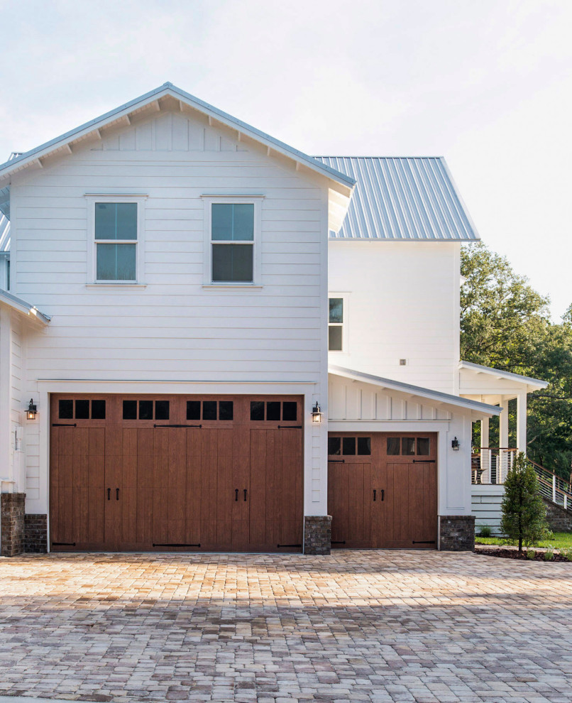 Design ideas for a large country attached three-car garage in Jacksonville.