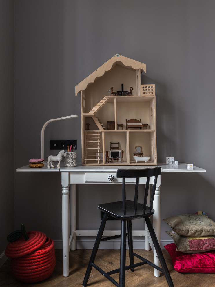 Комната дочери. Столик