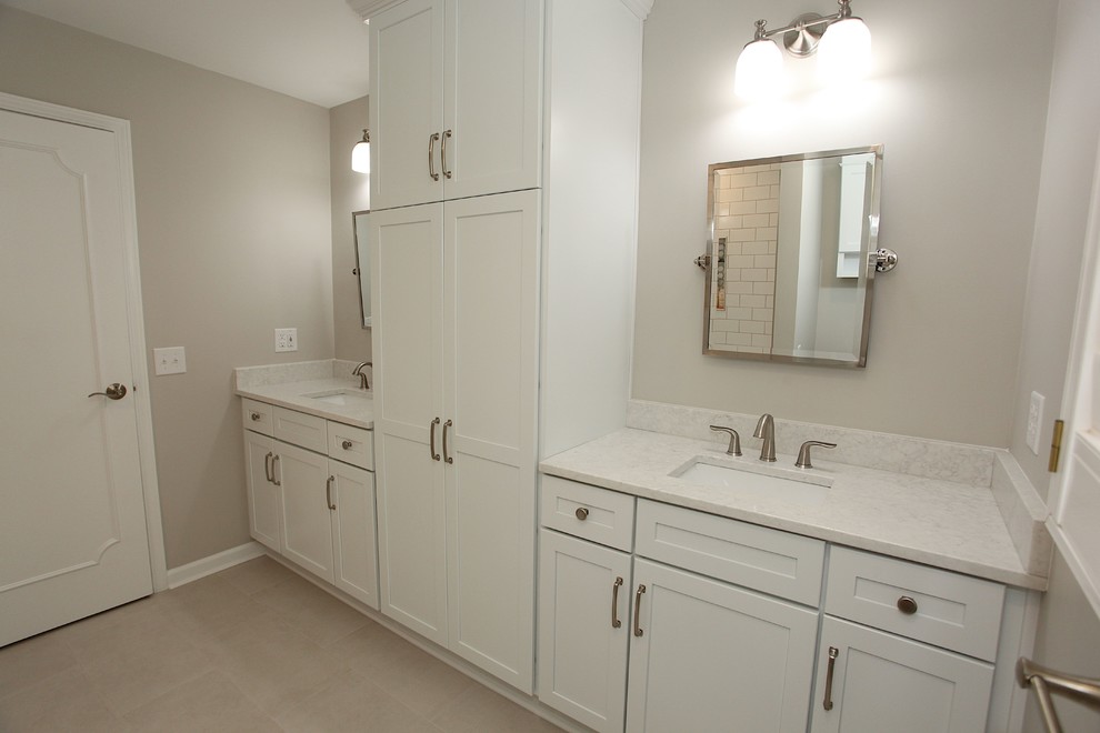 Transitional bathroom photo in Indianapolis