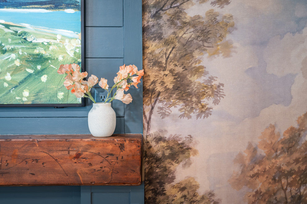 Example of a transitional home design design in Richmond