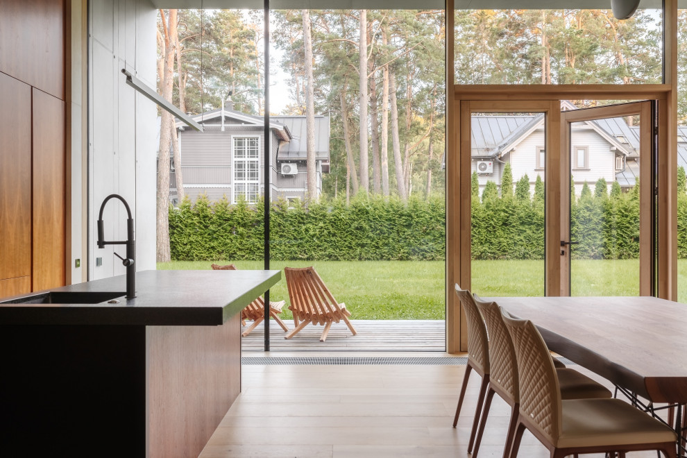 Дизайн кухни с окном