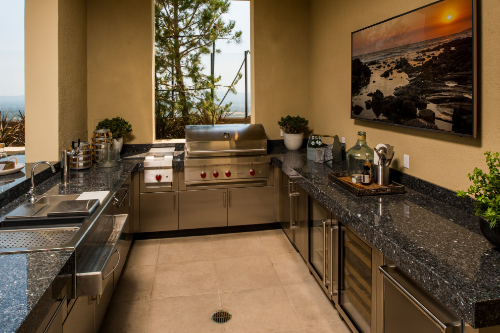 Transitional home design photo in Miami