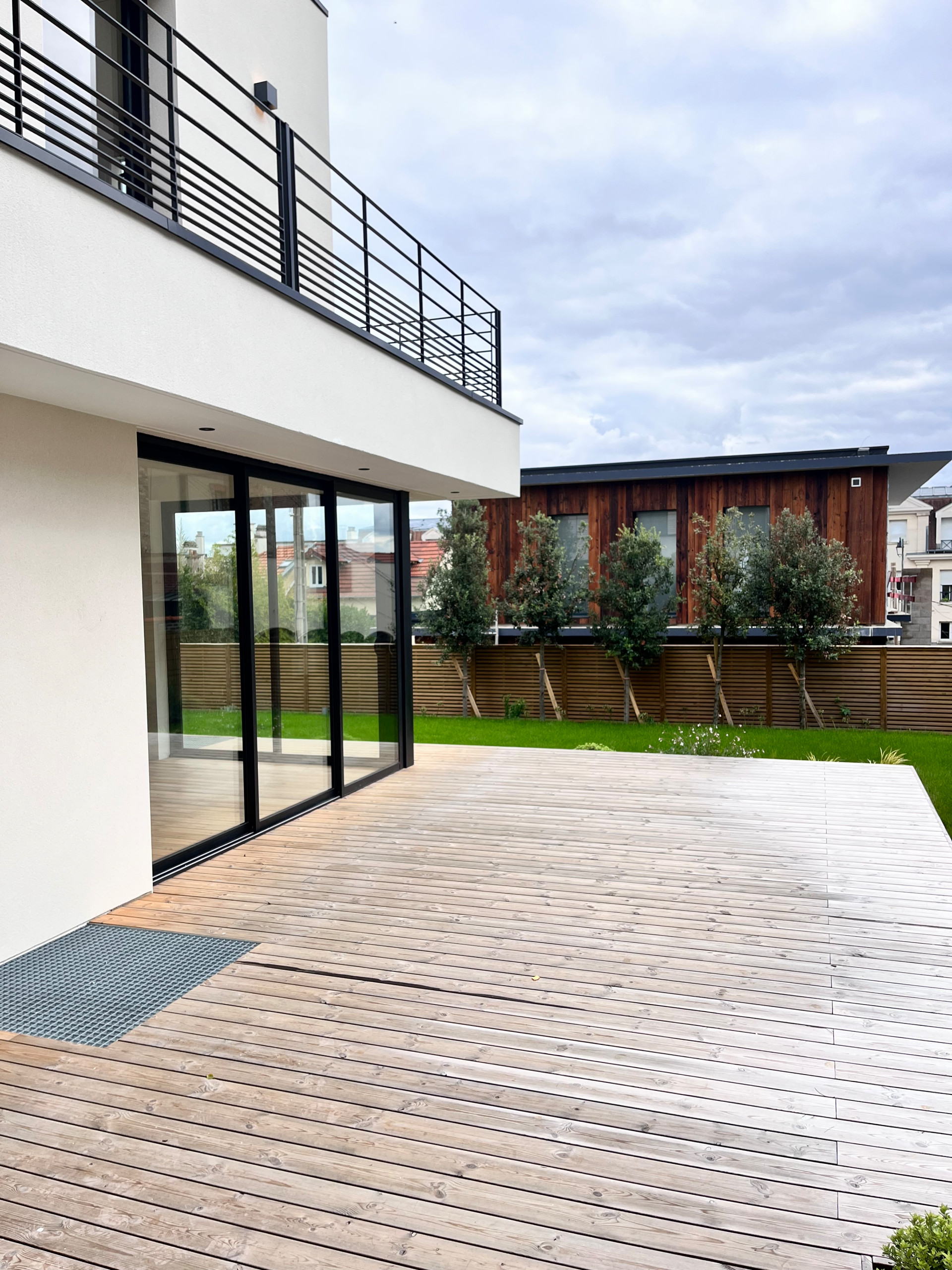 L  - Construction d'une maison - Calme dans la ville