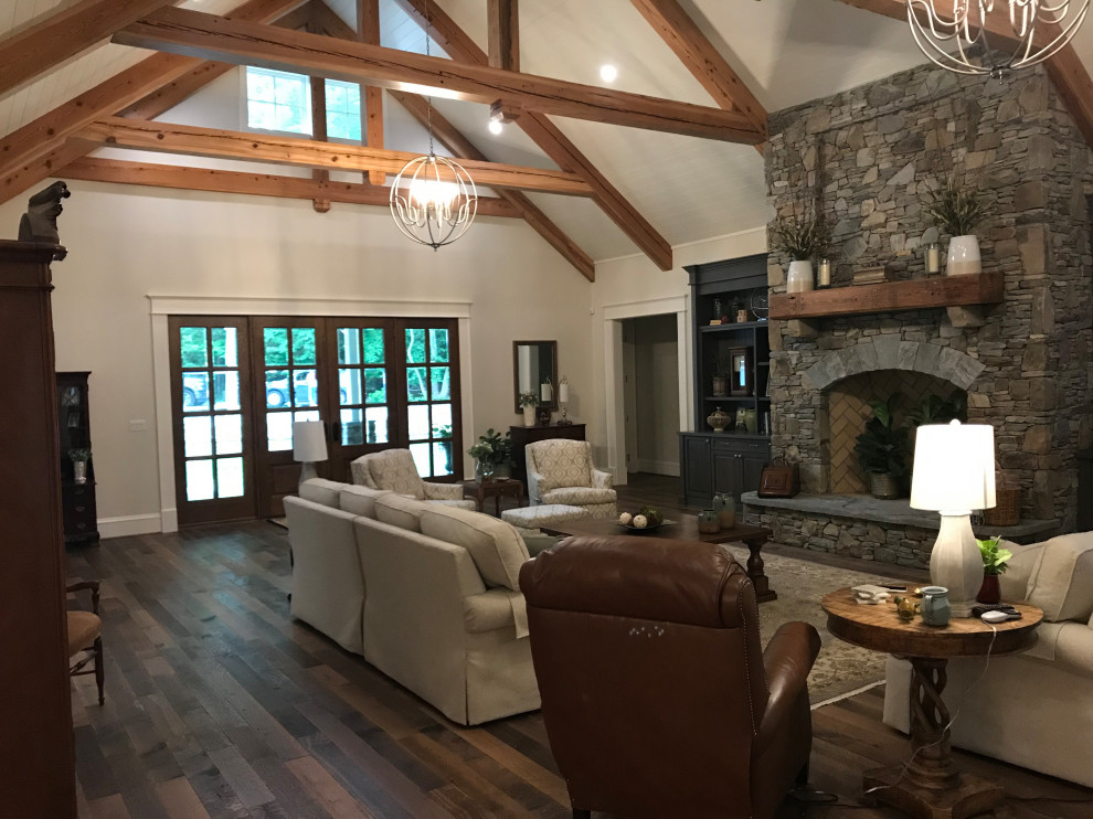 Photo of a farmhouse living room in Charlotte.