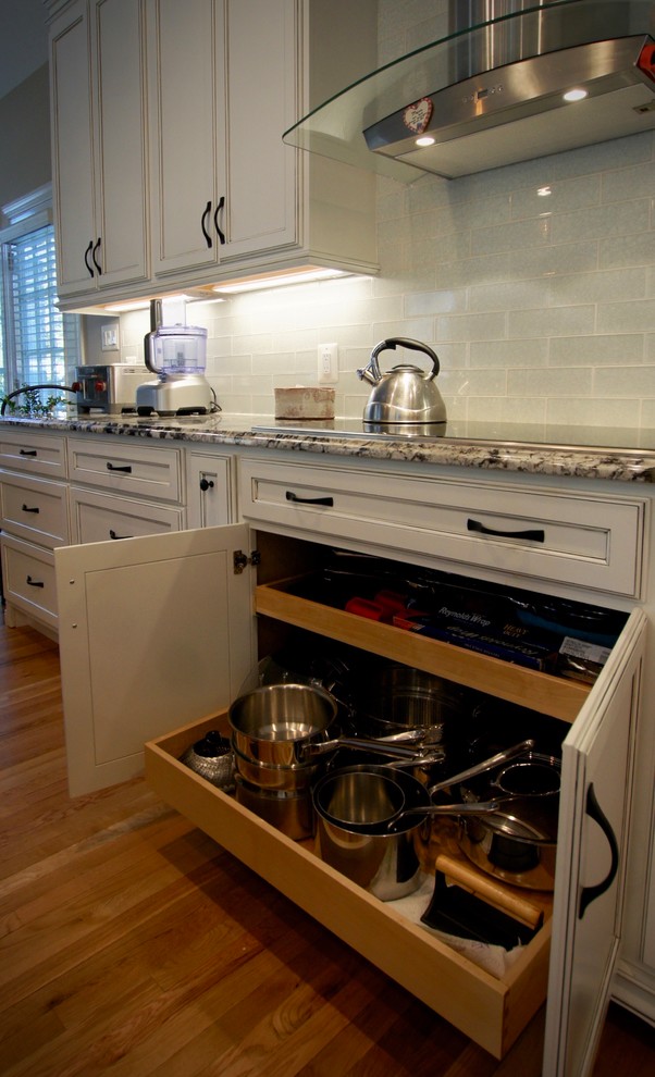 Transitional kitchen photo in DC Metro