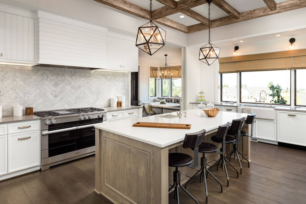 Kitchen - transitional kitchen idea in Houston