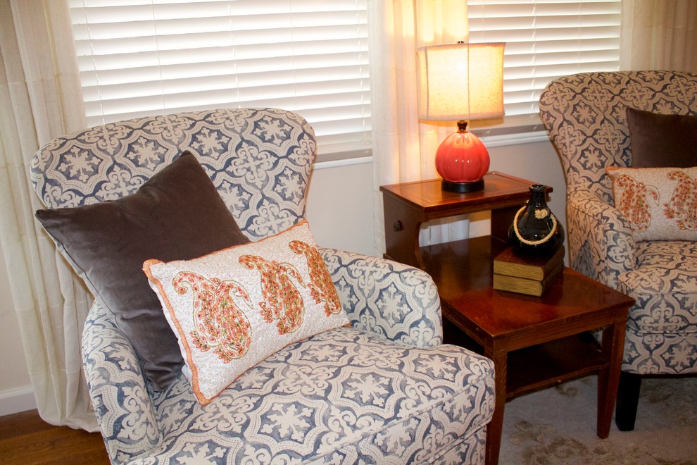 Transitional home design photo in Atlanta
