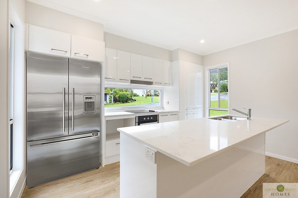 Design ideas for a contemporary kitchen in Brisbane.