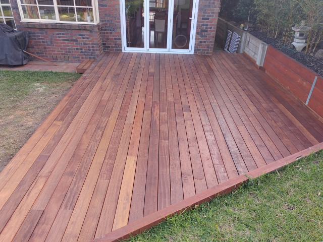 Endevour Hills Merbau deck contemporary-traedaeck