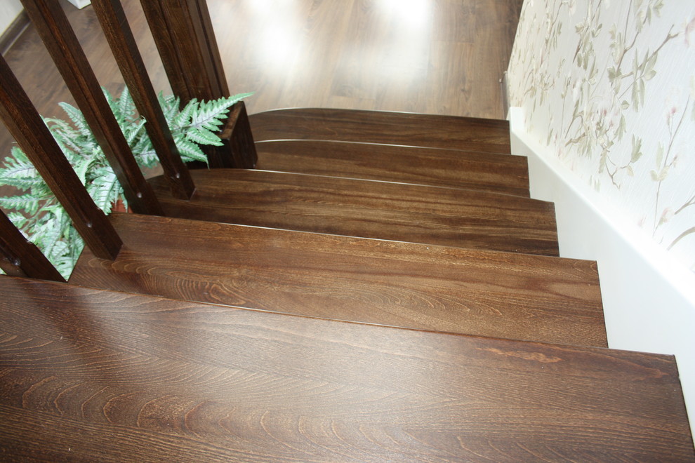 Лестница из бука с контрастной покраской