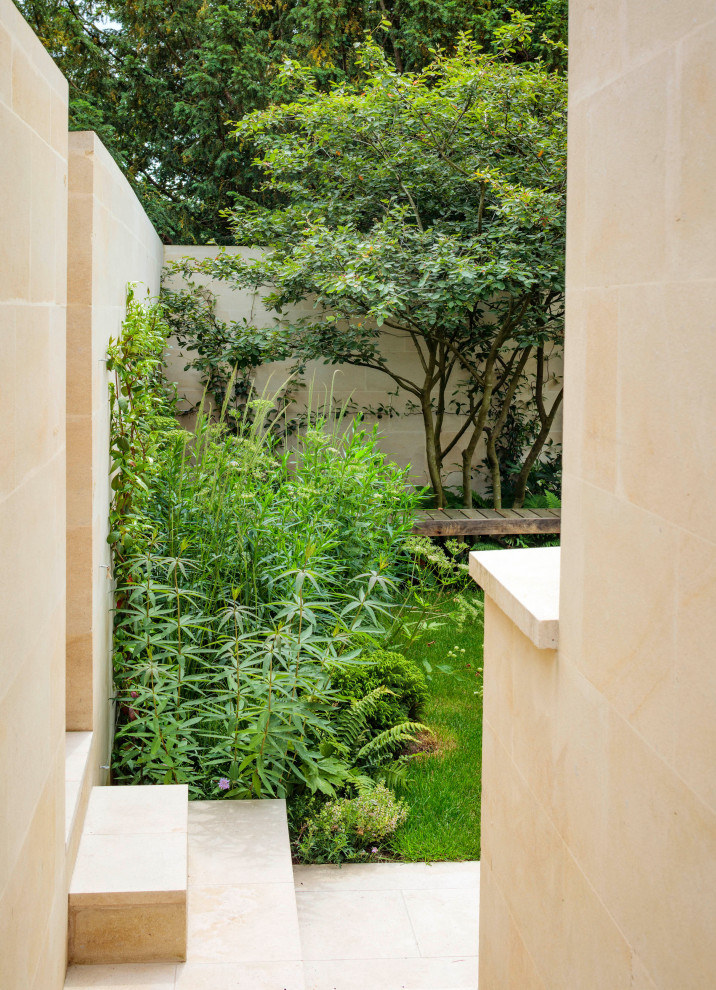 The Lodge, Fulham Cemetery (Grand Designs) Contemporary Garden