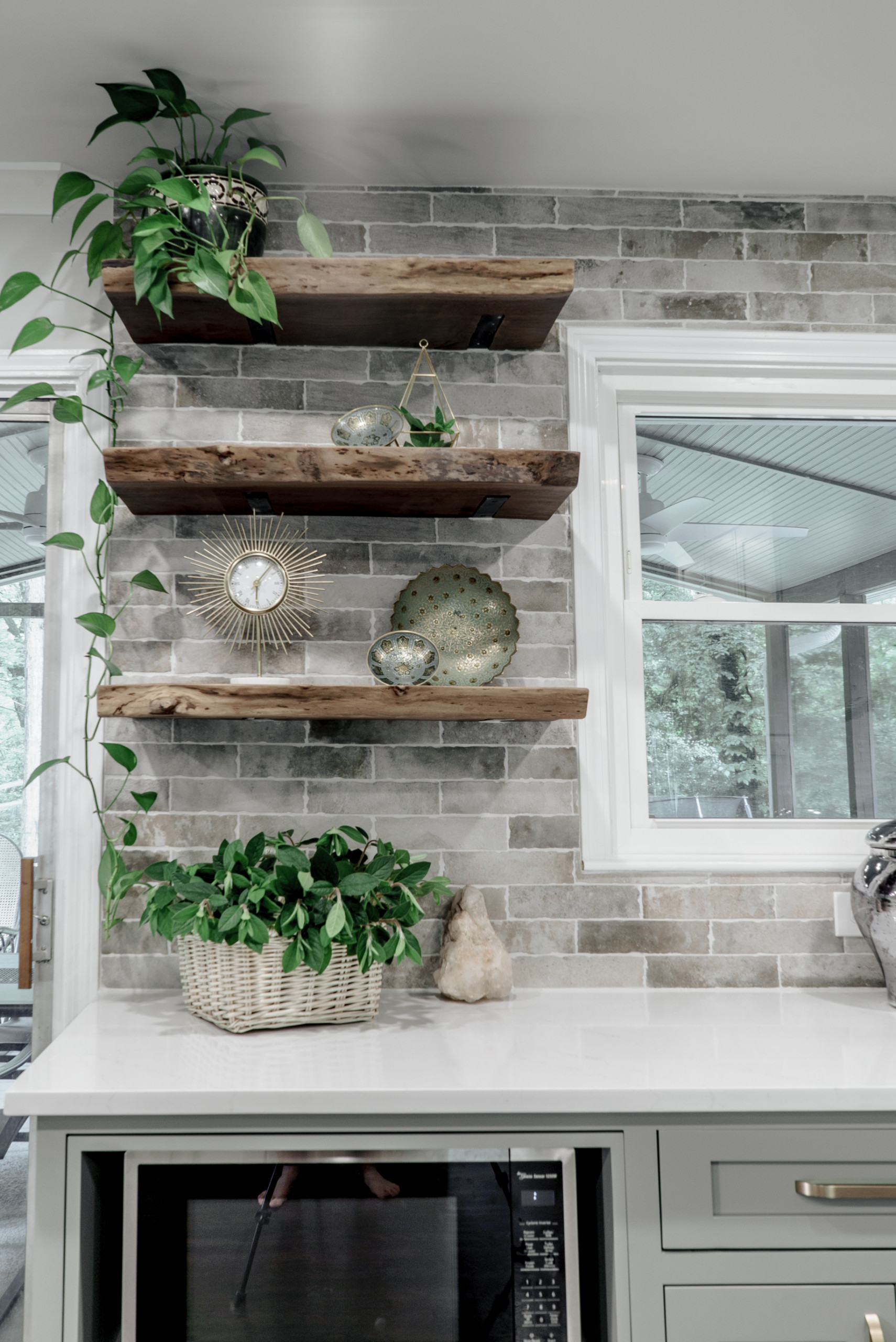 ATLANTA - Modern Rustic Warm kitchen