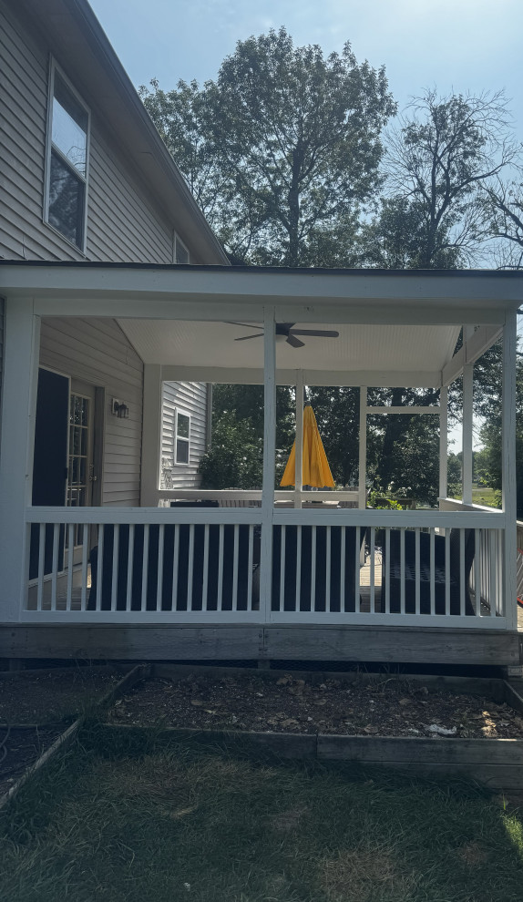 Sweet Briar North Screened in Porch