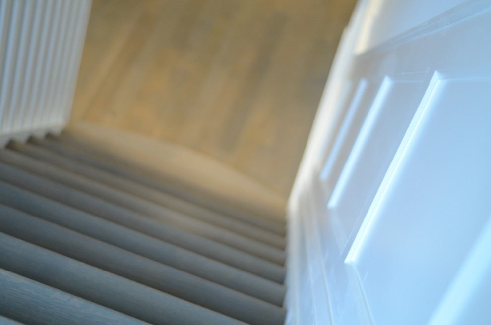 Example of a transitional home design design in Toronto