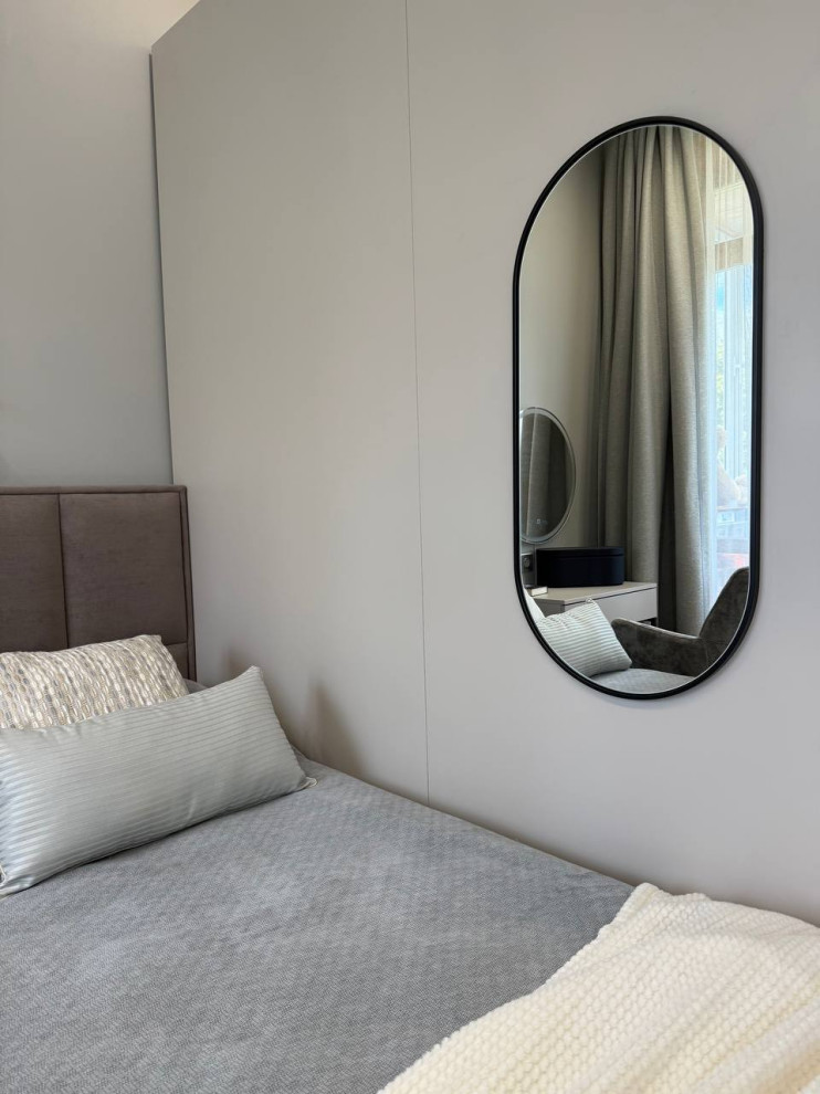 Спальня для молодой девушки в уютном сером цвете