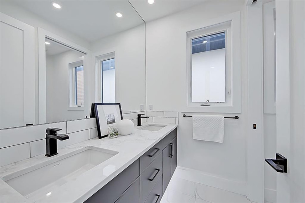 Example of a transitional home design design in Calgary