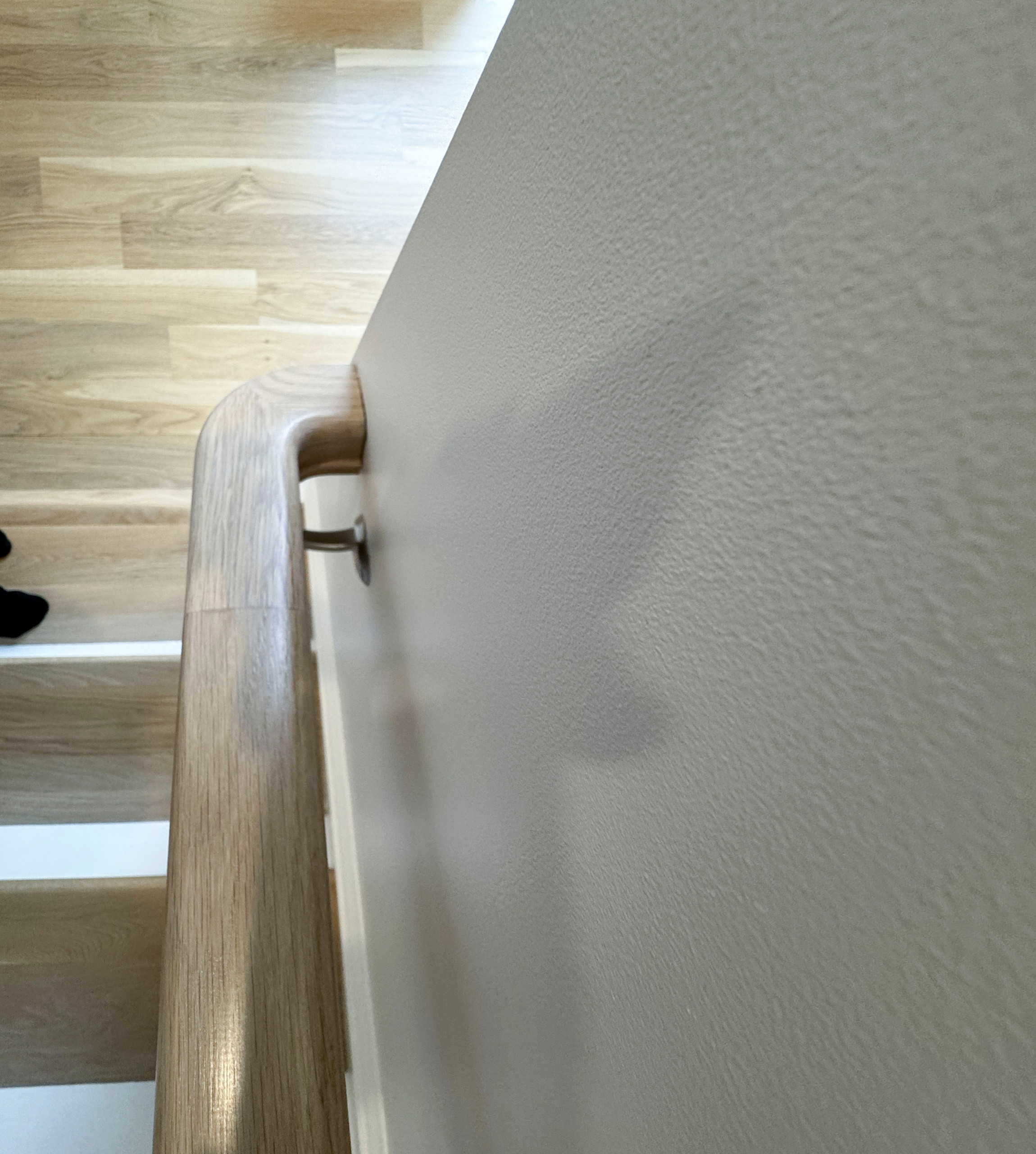 116_Elegant & Eye-catching Curved Staircase, Leesburg VA 20175