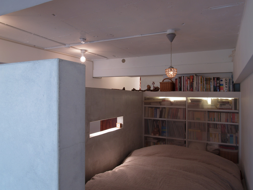 Design ideas for a small industrial master bedroom in Tokyo with grey walls and no fireplace.