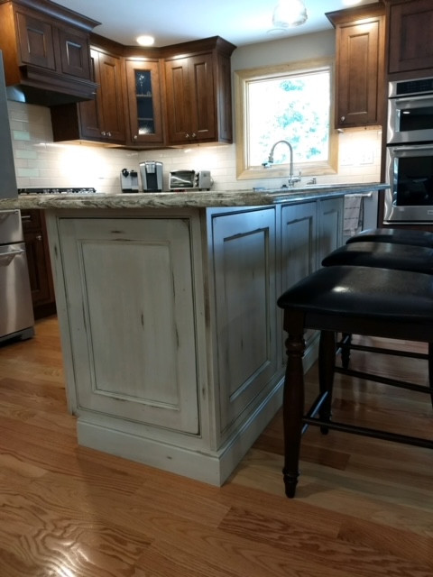 Trending: Two Tone Kitchen Cabinetry