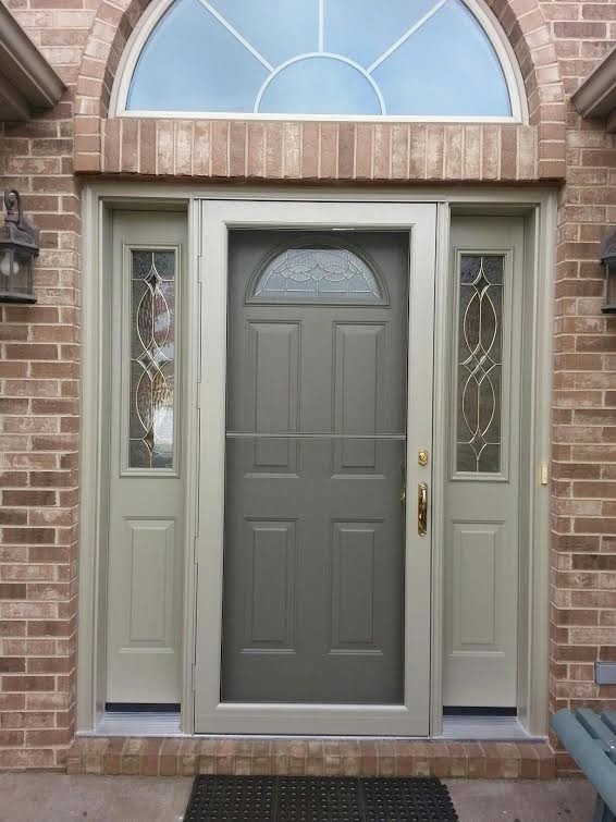 Example of a classic entryway design in Chicago