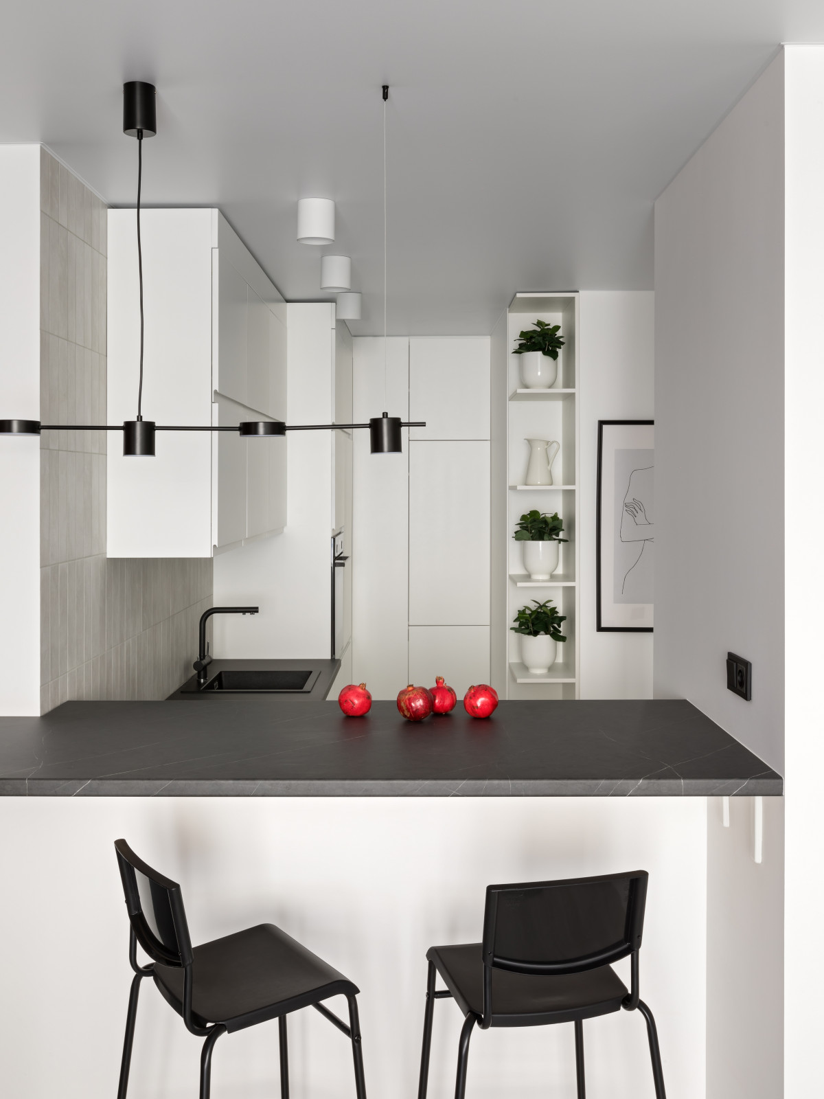 Цветовой минимализм в арендной квартире .