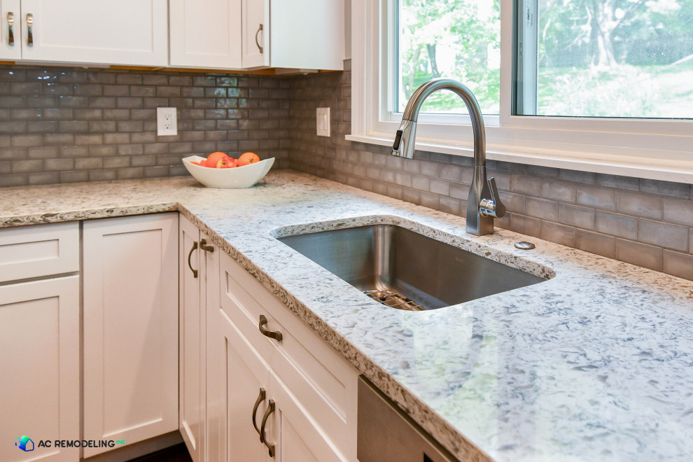 Example of a transitional kitchen design in DC Metro